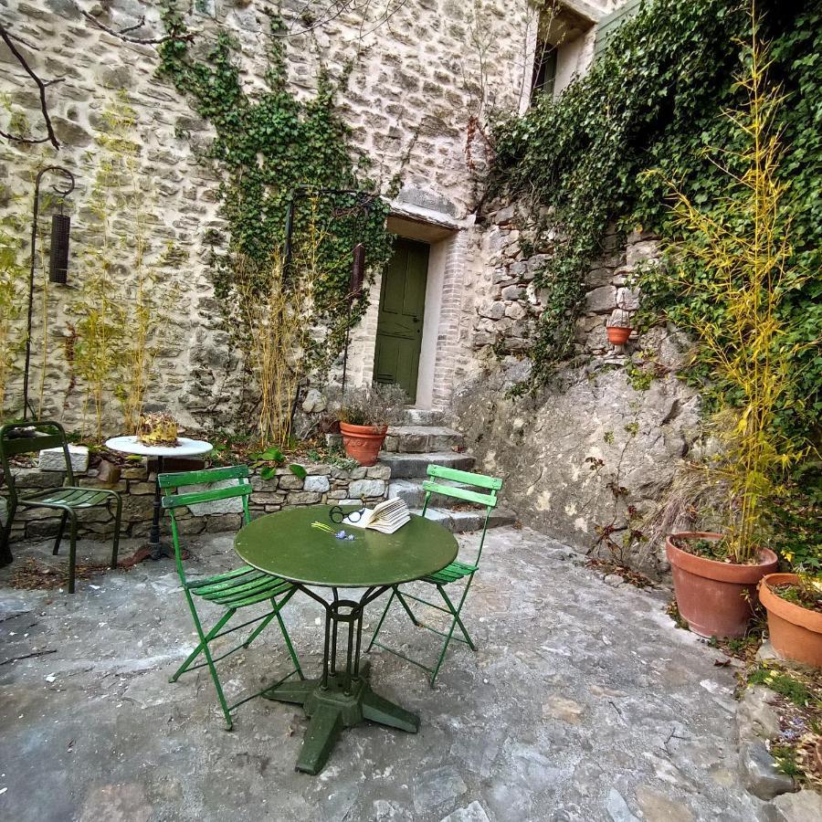 Bed and Breakfast La Fontaine Bargème Esterno foto